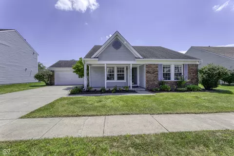 11229 Spring Blossom Ln, Fishers, IN 46038
