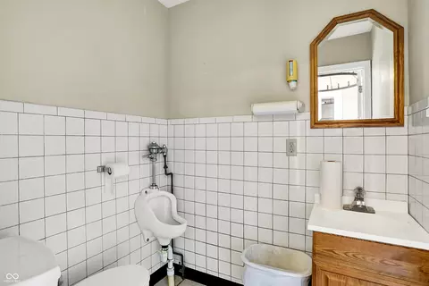 Bath - 401 E Madison St, Franklin, IN 46131 photo 2 of 3