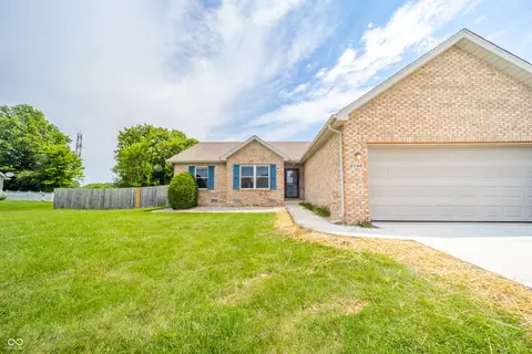 6746 Knoll Crest Way, Pendleton, IN 46064 photo 2
