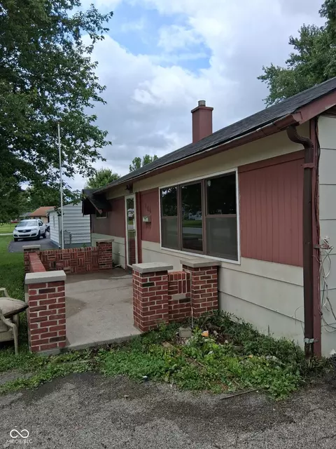 604 Carol Dr, Greenwood, IN 46143