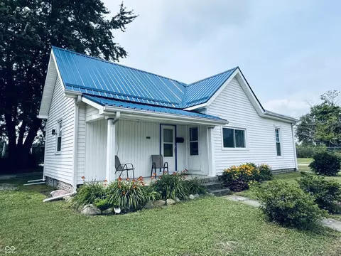 308 E 8th St, Sheridan, IN 46069