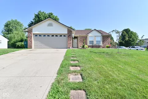 106 Winterberry Ln, Mooresville, IN 46158