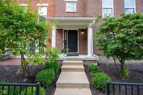 9560 Oakley Dr, Indianapolis, IN 46260