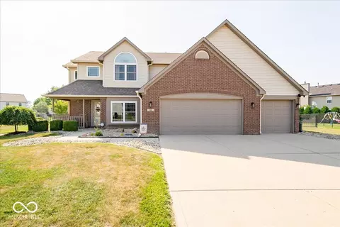 84 Cedarwood Ct, Whiteland, IN 46184