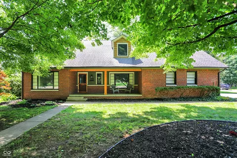 2796 Sycamore St, Columbus, IN 47201