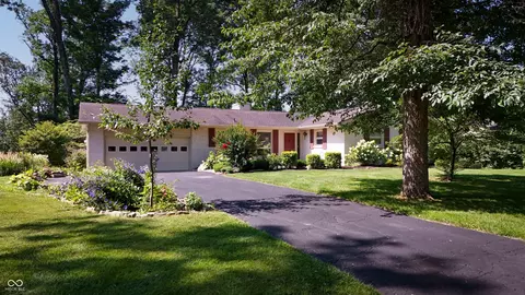3893 W North Wood Lake Dr, Columbus, IN 47201