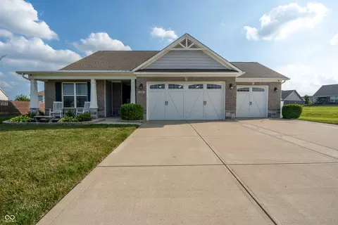 132 Caplinger Pl, Greenwood, IN 46143