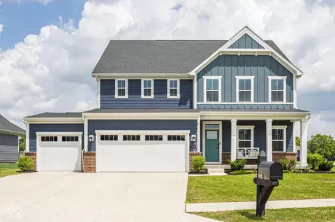 569 Wilsons Farm Dr, Fortville, IN 46040