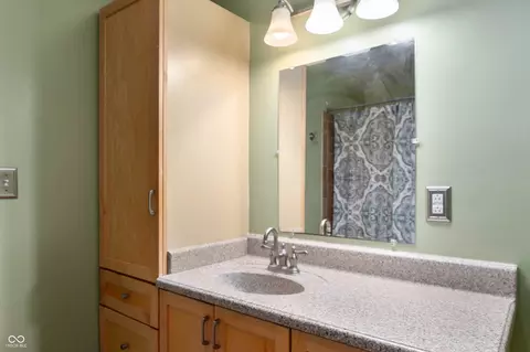 Bath - 1032 Pendle Hill Ave, Pendleton, IN 46064 photo 1 of 3