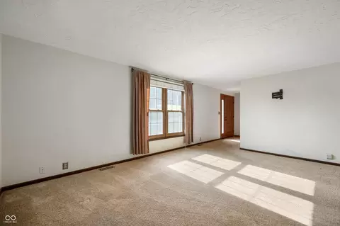 Living - 1032 Pendle Hill Ave, Pendleton, IN 46064 photo 6 of 6