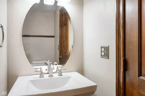 Bath - 1032 Pendle Hill Ave, Pendleton, IN 46064 photo 3 of 3
