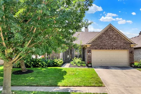 5261 Faye Ct, Carmel, IN 46033