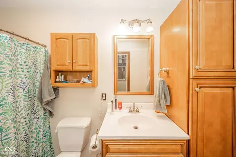 Bath - 770 Candlewood Dr, Pendleton, IN 46064 photo 3 of 3