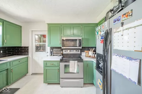 Kitchen - 770 Candlewood Dr, Pendleton, IN 46064 photo 2 of 4