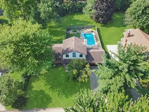1637 Towe String Rd, Indianapolis, IN 46217