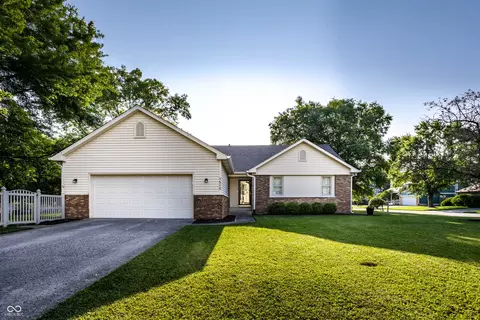 7515 Davis Ln, Indianapolis, IN 46236