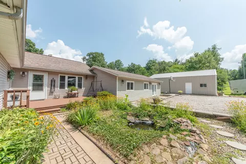 8082 Grandview Rd, Columbus, IN 47201