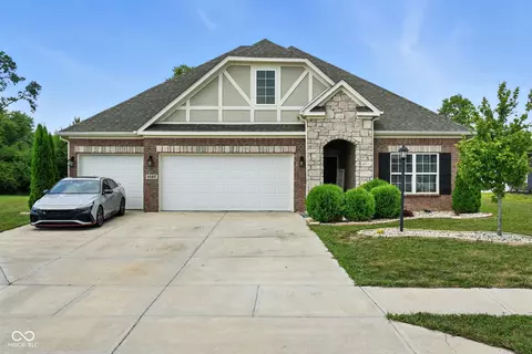 4582 W Lakeway Dr, New Palestine, IN 46163