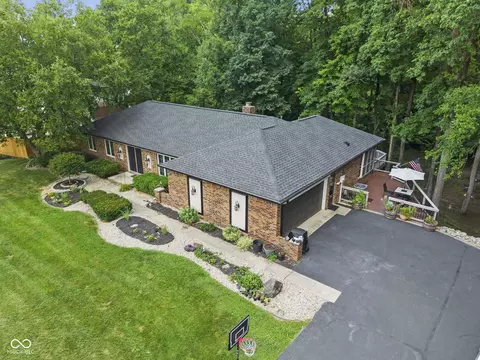 7806 Continental Dr, Mooresville, IN 46158