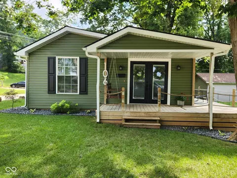 106 Ferry St, Madison, IN 47250