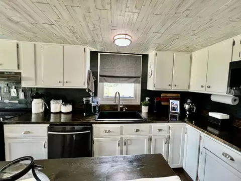 Kitchen - 12111 E Merilane, Columbus, IN 47203 photo 5 of 5