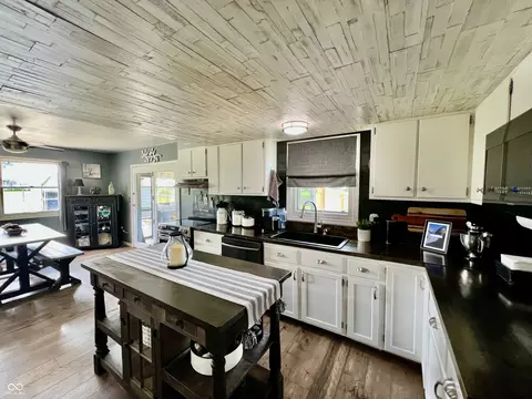 Kitchen - 12111 E Merilane, Columbus, IN 47203 photo 4 of 5