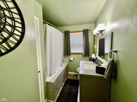 Bath - 12111 E Merilane, Columbus, IN 47203 photo 1 of 2