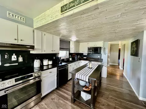 Kitchen - 12111 E Merilane, Columbus, IN 47203 photo 3 of 5