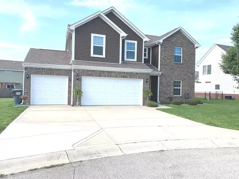 106 Pickerel Ct, Trafalgar, IN 46181