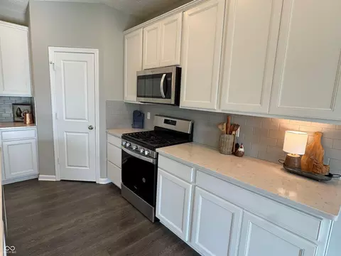 Kitchen - 645 Kilmore Dr, Pendleton, IN 46064 photo 2 of 5