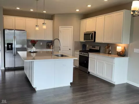 Kitchen - 645 Kilmore Dr, Pendleton, IN 46064 photo 3 of 5