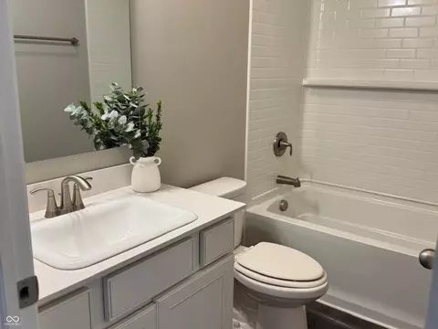Bath - 645 Kilmore Dr, Pendleton, IN 46064 photo 1 of 4