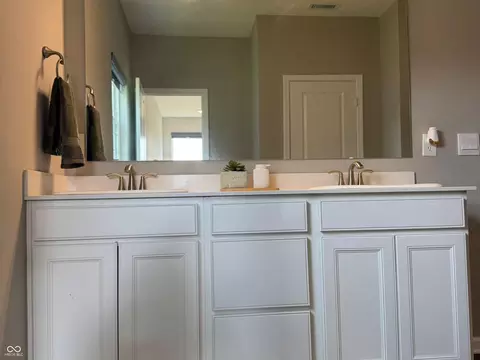 Bath - 645 Kilmore Dr, Pendleton, IN 46064 photo 2 of 4