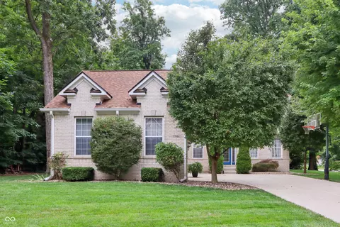 7701 Black Walnut Dr, Avon, IN 46123