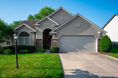 10383 Lakeland Dr, Fishers, IN 46037