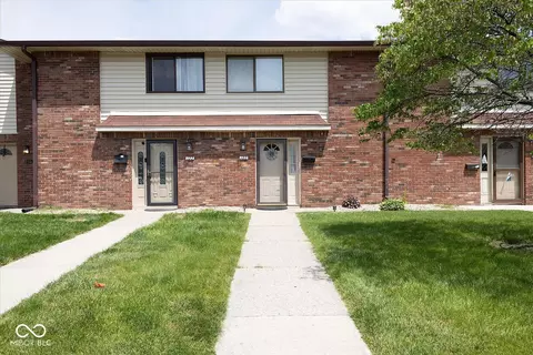 120 Greenwood Trl N, Greenwood, IN 46142