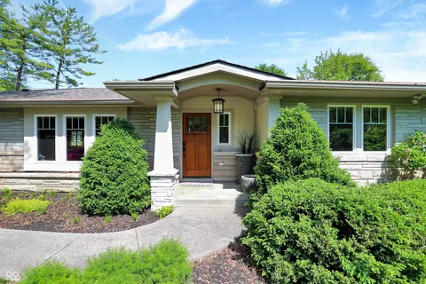 7425 Spring Mill Rd, Indianapolis, IN 46260