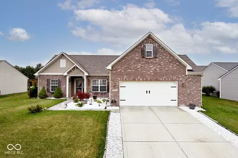 2418 Ashton Ln, Greenwood, IN 46143