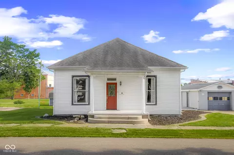 329 Cross St, Hope, IN 47246