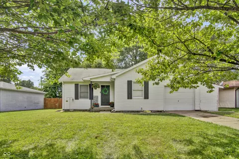 140 Brookside Dr, Hope, IN 47246