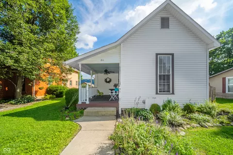 211 Taylor St, Pendleton, IN 46064 photo 2