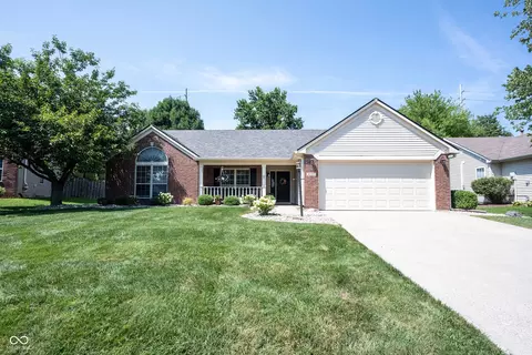 9744 Overcrest Dr, Fishers, IN 46037
