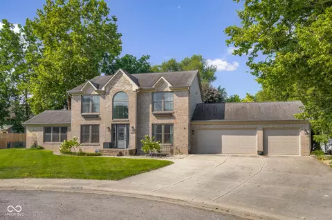 4376 Red Hawk Ct, Columbus, IN 47203