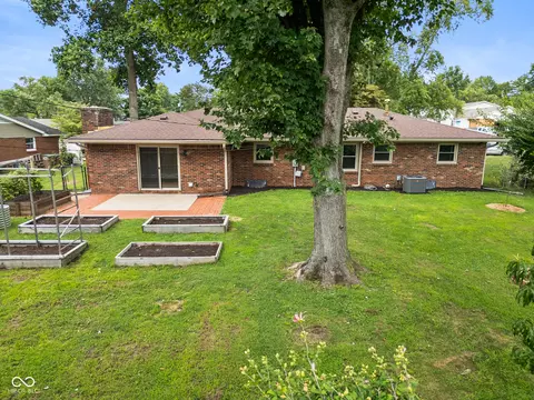 3859 Colonial Dr, Columbus, IN 47203 photo 32