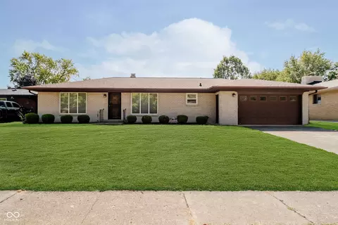 4915 Baxter Dr, Speedway, IN 46224