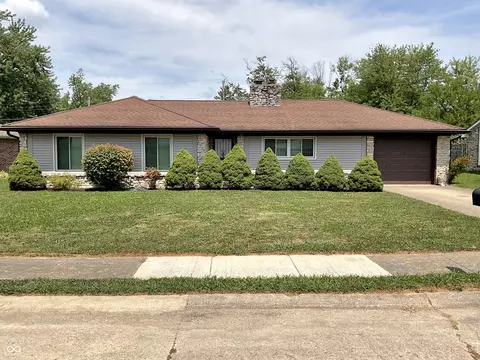 33 Oak Ct, Greenfield, IN 46140