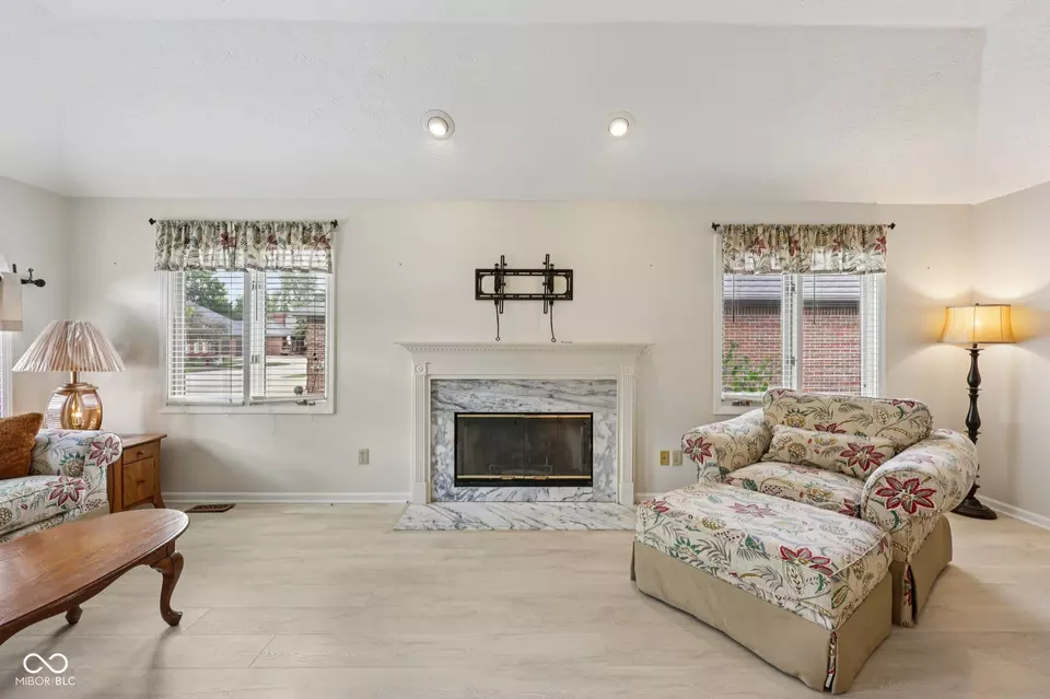 Living - 251 Andrews Blvd, Plainfield, IN 46168 photo 6 of 6