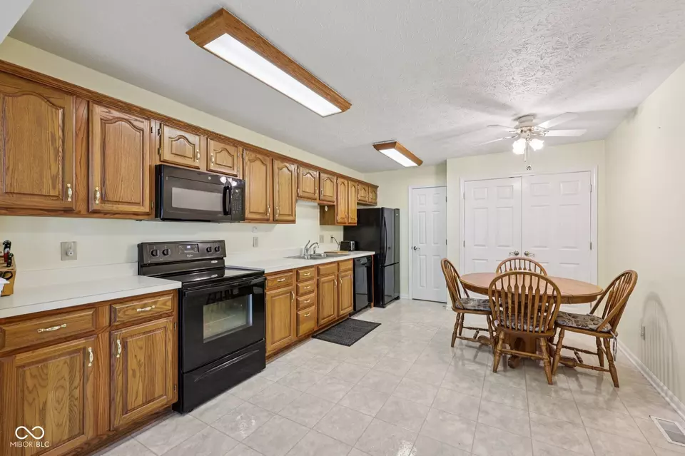 Kitchen - 251 Andrews Blvd, Plainfield, IN 46168 photo 2 of 5