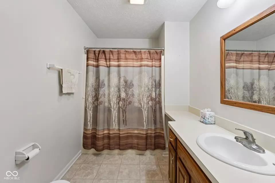 Bath - 251 Andrews Blvd, Plainfield, IN 46168 photo 2 of 3