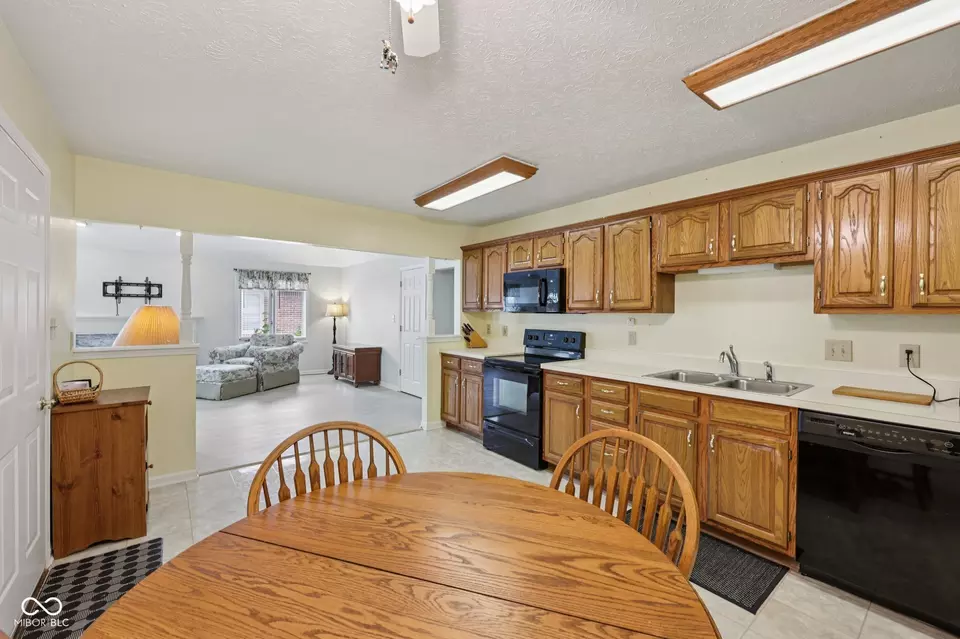 Kitchen - 251 Andrews Blvd, Plainfield, IN 46168 photo 4 of 5